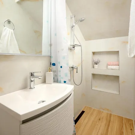 Gorgeous In تروغير