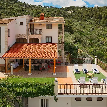 Gorgeous In تروغير